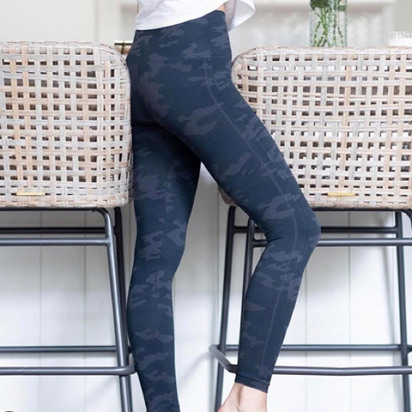 SPANX Look at Me Now Seamless Leggings - Picture 2 of 5